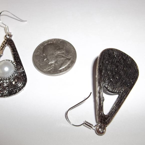 Dark Silver & White Pearl Statement Earrings Dangle Drop Costume Jewelry 1910 - Picture 4 of 8